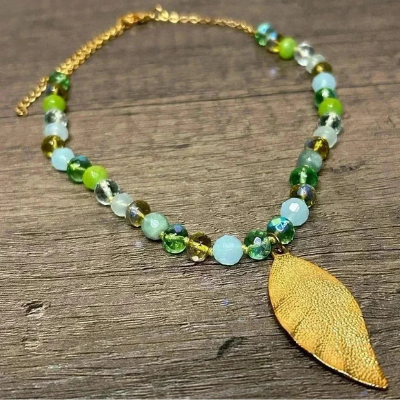 Multi Colored Beaded Gold Tone Leaf Pendant Gold Tone Chain Necklace - Picture 3 of 3